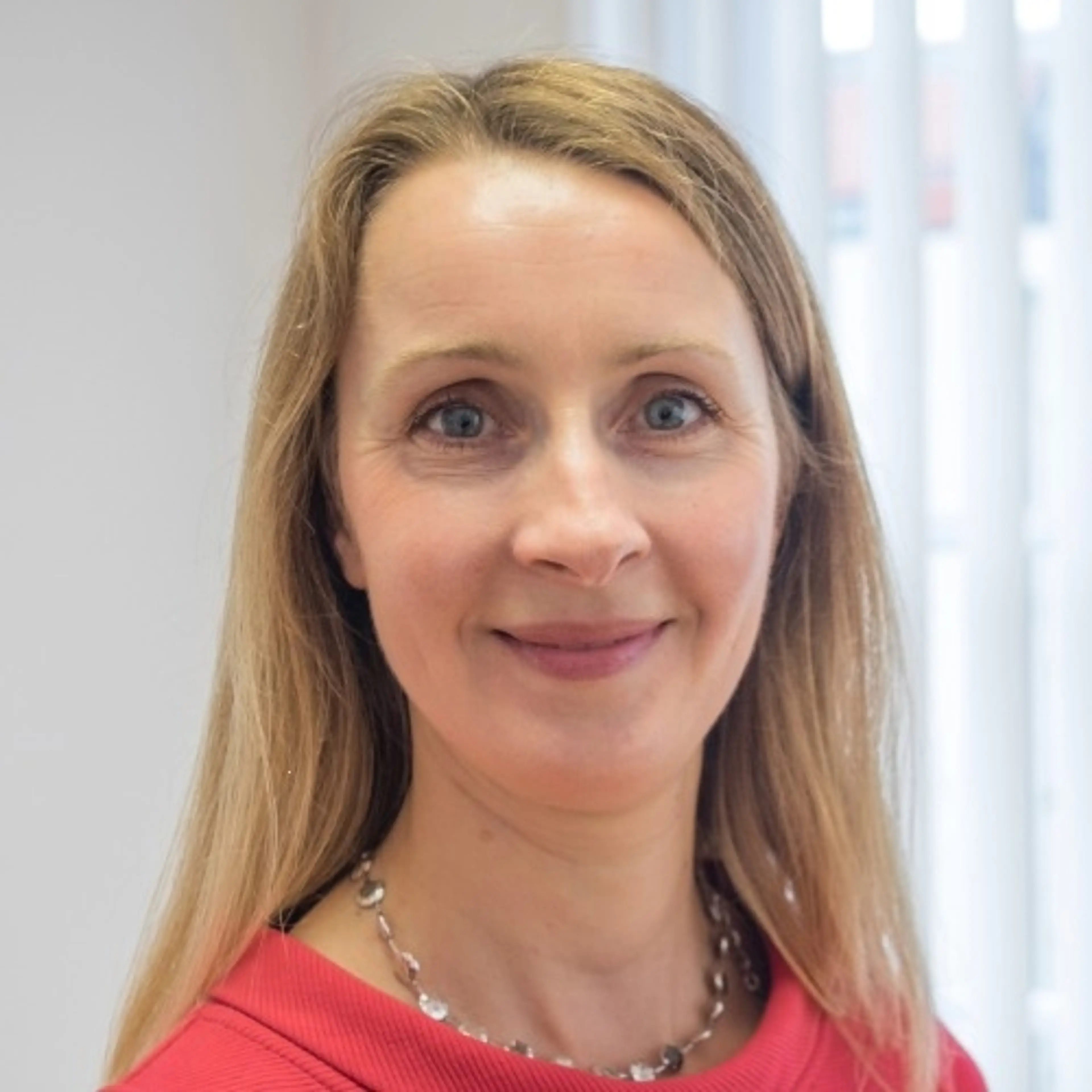 Headshot of Susannah Owne