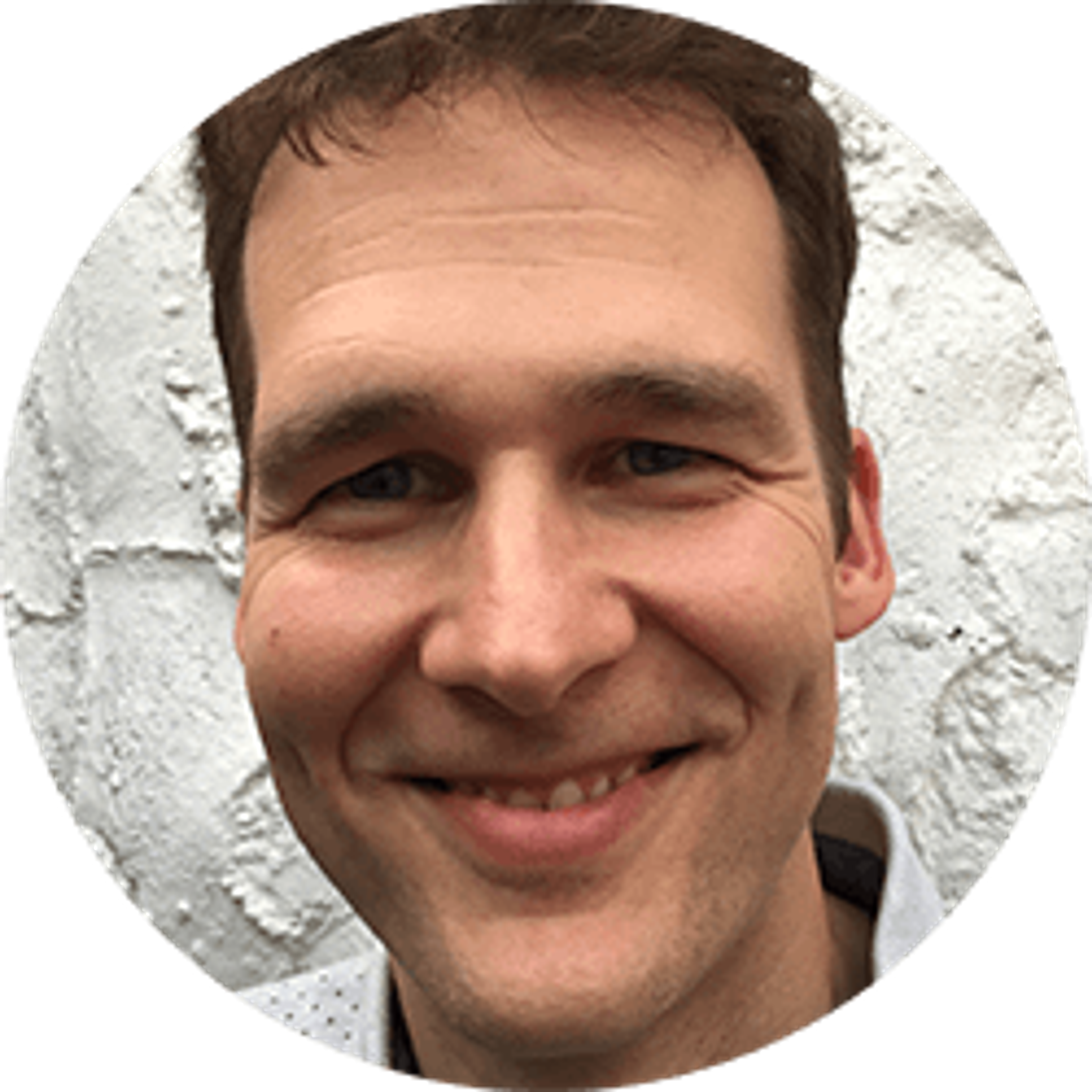 Circular photo of Erik Schwartz