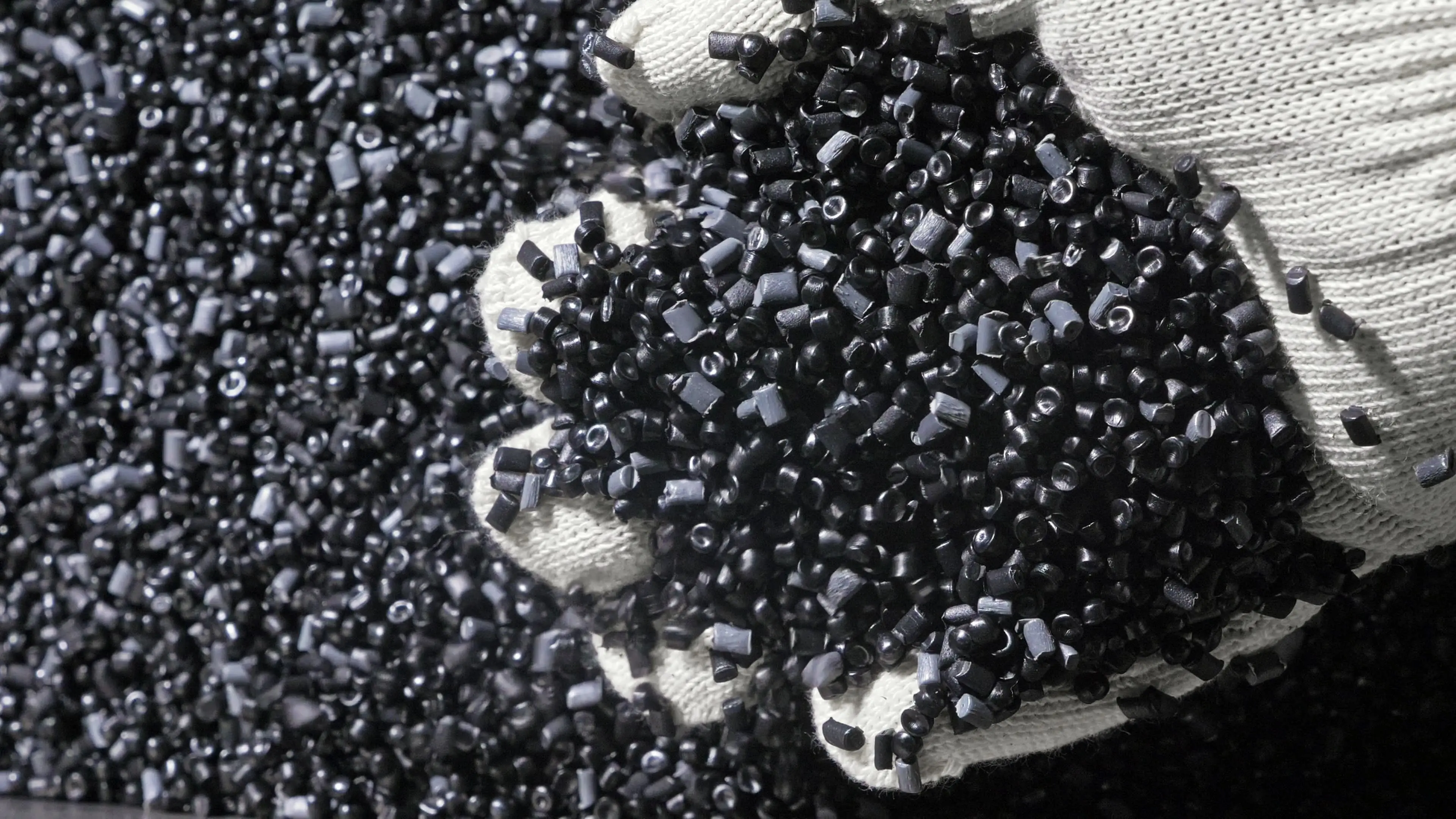 Black polypropylene pellets