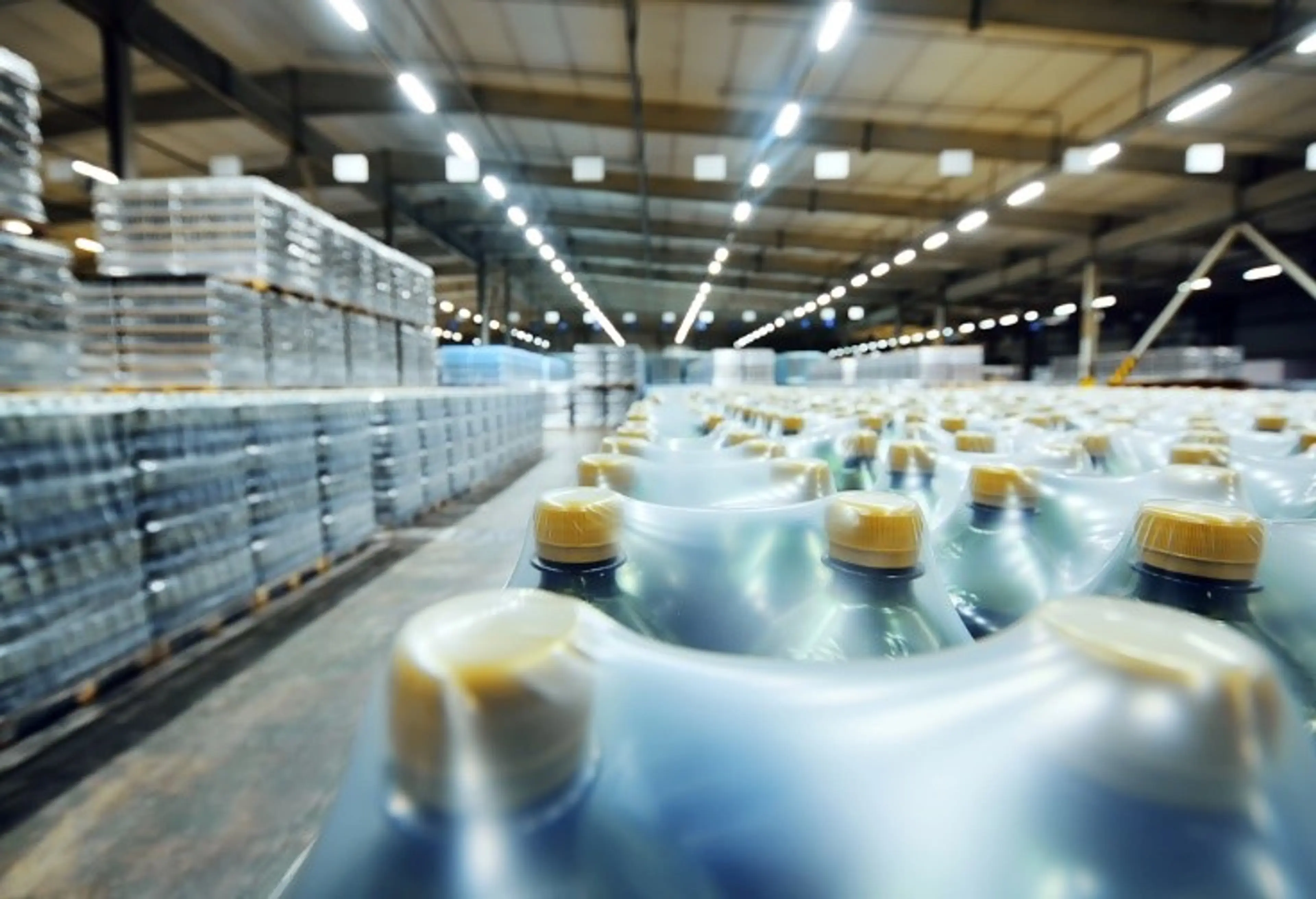 Stretch-film-on-bottles-and-pallets.jpg